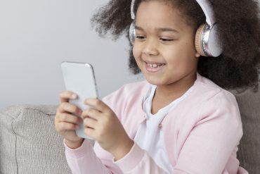 Celulares em sala de aula: entre limites e possibilidades